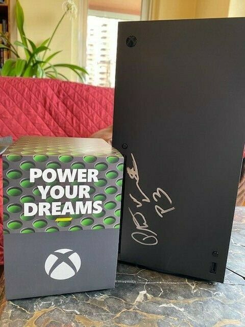 Xbox Series X Autografata Xbox Series X Autografata