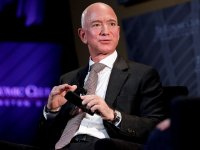 Jeff Bezos torna in campo: nasce Project Prometheus, una nuova startup IA di cui sarà Co-CEO