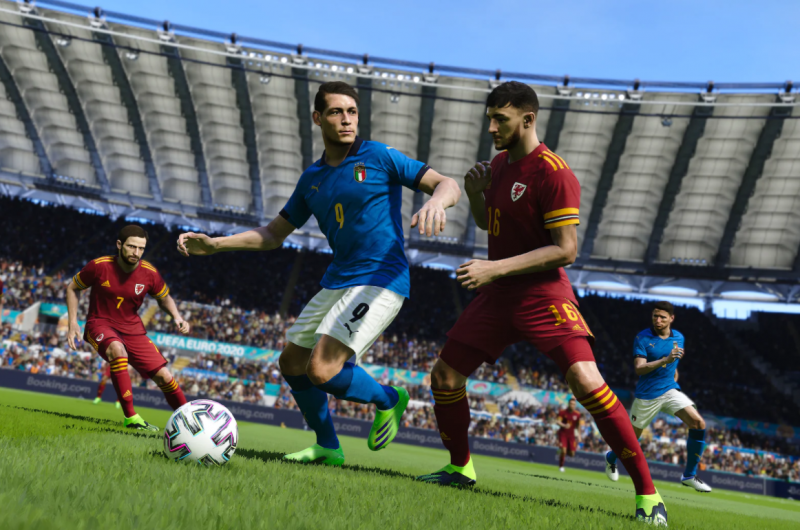 Un Italia-Spagna giocato su PES 2021.