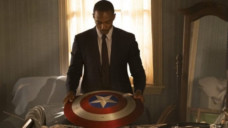 The Falcon and the Winter Soldier: una scena del primo episodio. The Falcon and the Winter Soldier: una scena del primo episodio.