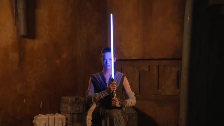 Star Wars: Galactic Starcruiser, il trailer della 'vera' spada laser creata  da Disney 