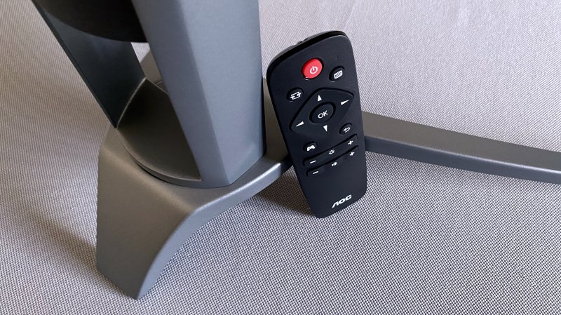 Il telecomando è vitale per aggirare i limiti di un menù macchinoso Il telecomando è vitale per aggirare i limiti di un menù macchinoso