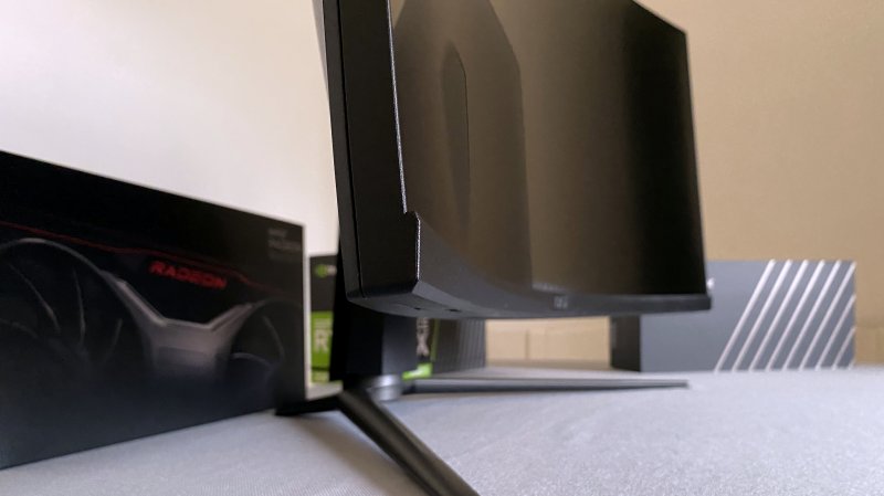 Il profilo evidenzia la curvatura marcata 1000R Il profilo evidenzia la curvatura marcata 1000R