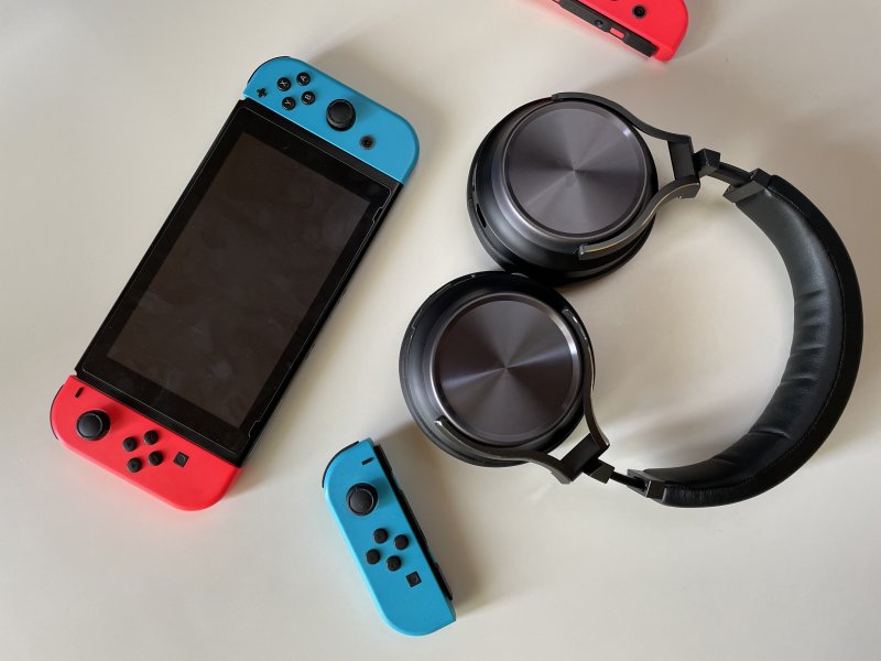 Cuffie Corsair Virtuoso RGB Wireless XT con Nintendo Switch Cuffie Corsair Virtuoso RGB Wireless XT con Nintendo Switch