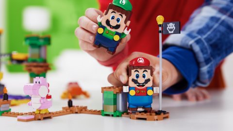 Lego's two-player Super Mario update adds Luigi and a massive Bowser  airship - CNET