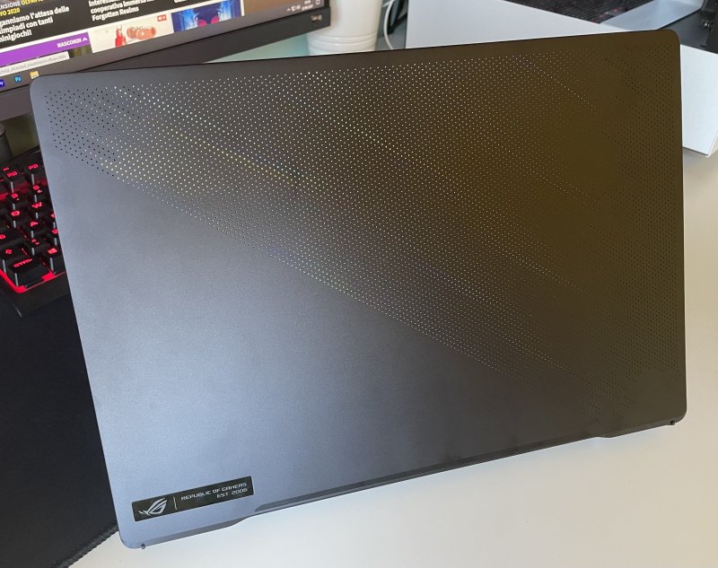 Parte posteriore del display con più di 8.000 fori per un effetto visivo piacevole