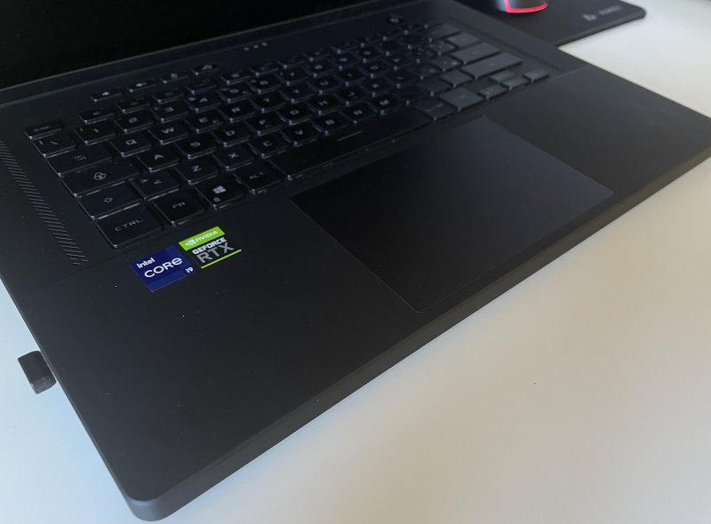 Il trackpad in vetro di dimensioni generose