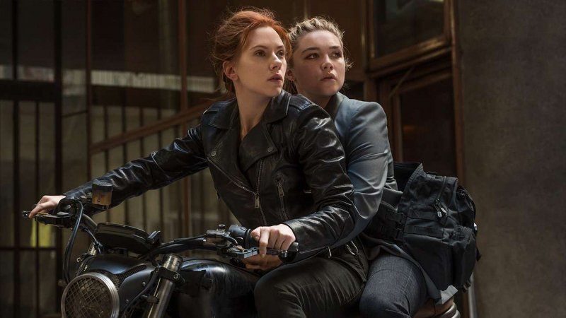 Black Widow, Scarlett Johansson e Florence Pugh in una scena. Black Widow, Scarlett Johansson e Florence Pugh in una scena.