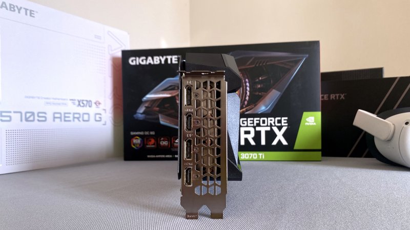 Le 2 porte HDMI 2.1 e le 2 uscite DisplayPort della GIGABYTE GeForce RTX 3070 Ti Gaming OC