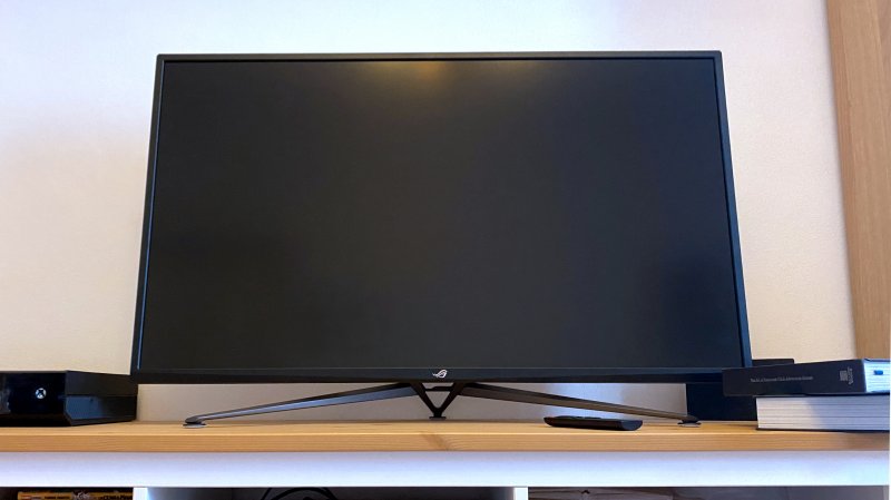 L'ASUS ROG Strix XG43UQ ha un formato quasi da televisore, ma non rinuncia alla sua anima da monitor L'ASUS ROG Strix XG43UQ ha un formato quasi da televisore, ma non rinuncia alla sua anima da monitor