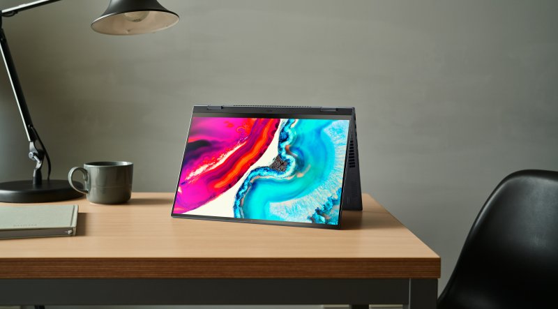 L'ASUS Zenbook 14 Flip OLED combina formato convertibile, touchpad con 4096 livelli di pressione e schermo di altissima qualità L'ASUS Zenbook 14 Flip OLED combina formato convertibile, touchpad con 4096 livelli di pressione e schermo di altissima qualità
