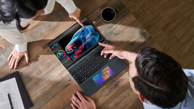 Pur non essendo convertibile, l'ASUS Zenbook 14X si apre a 180 gradi e non manca di varianti touchscreen Pur non essendo convertibile, l'ASUS Zenbook 14X si apre a 180 gradi e non manca di varianti touchscreen