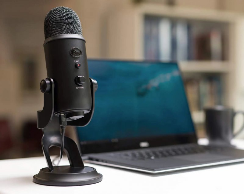Blue Yeti è un microfono che permette di mettere in piedi diverse tipologie di podcast Blue Yeti è un microfono che permette di mettere in piedi diverse tipologie di podcast