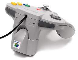 Il pad Nintendo 64, con annesso il Rumble Pak che permetteva le vibrazioni. Il pad Nintendo 64, con annesso il Rumble Pak che permetteva le vibrazioni.