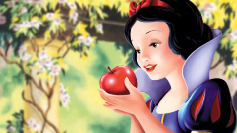 Snow White, Giada Robin's cosplay explains why the witch was jealous