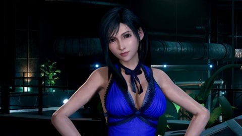 Final Fantasy 7 Remake: Helly Valentine's Tifa cosplay wears the blue dress