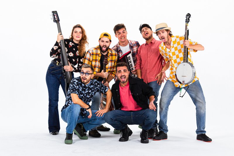 Outside The Box, il cast al completo