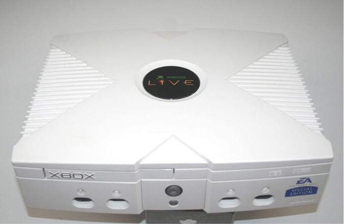 Xbox: il regalo di Microsoft ai dipendenti EA che hanno implementato il supporto a Xbox Live nei loro giochi