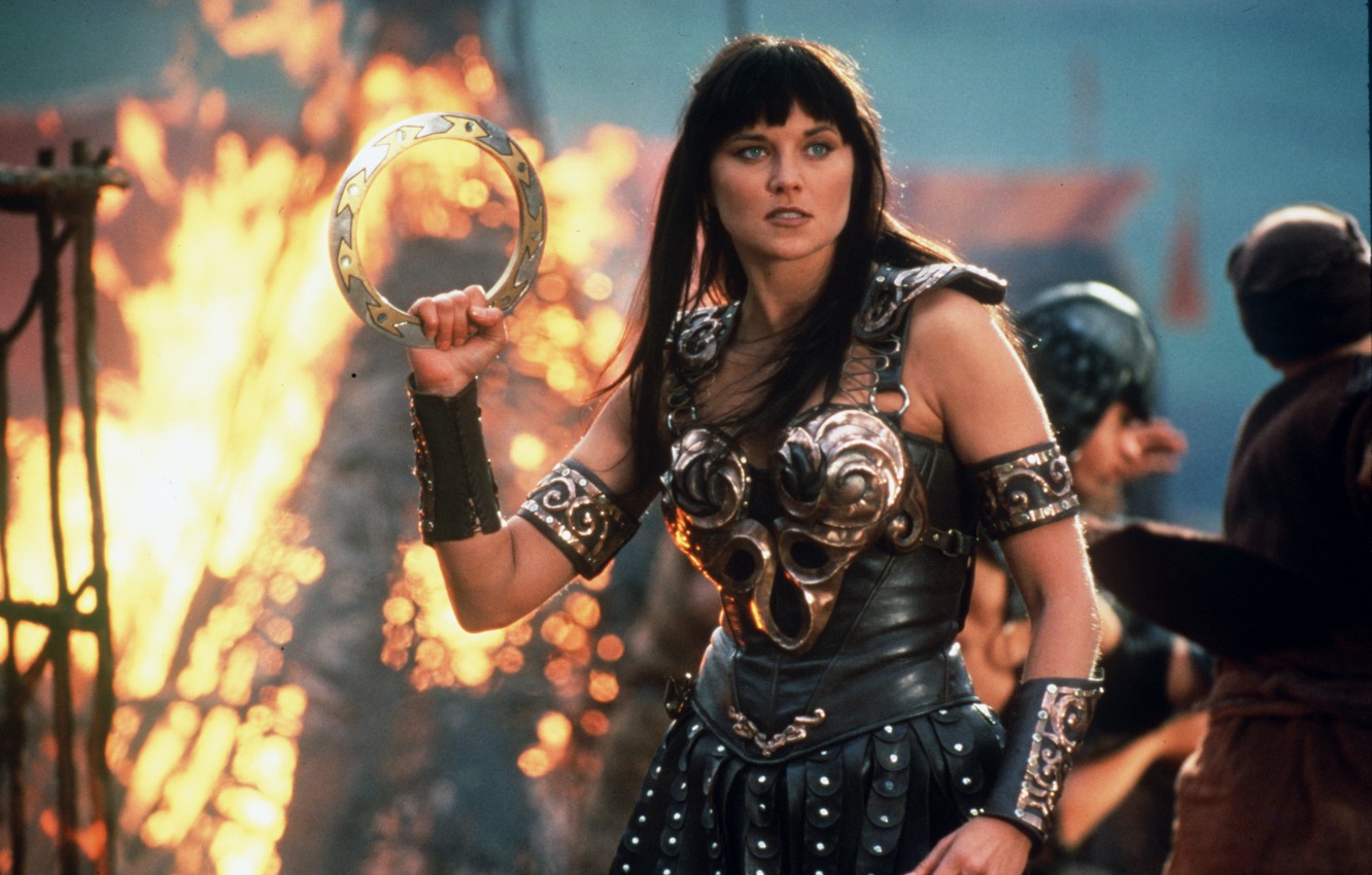 Xena, il cosplay di Koriel della principessa guerriera è identico a Lucy Lawless