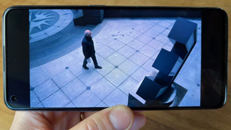 Realme GT Neo 2 va benissimo per guardare film o serie TV Realme GT Neo 2 va benissimo per guardare film o serie TV