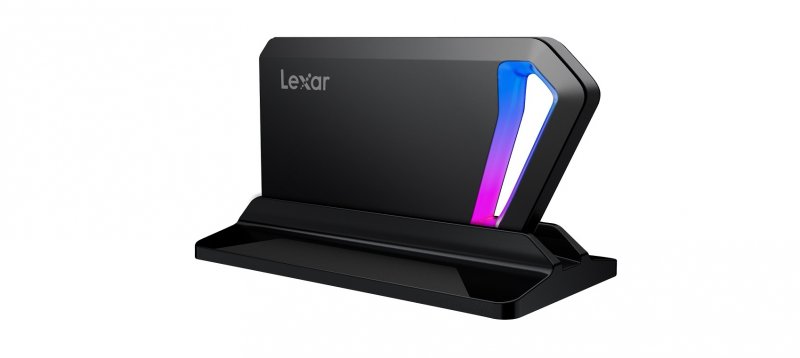 Il Lexar SL660 BLAZE arriverà corredato da piedistallo e doppio cavo USB