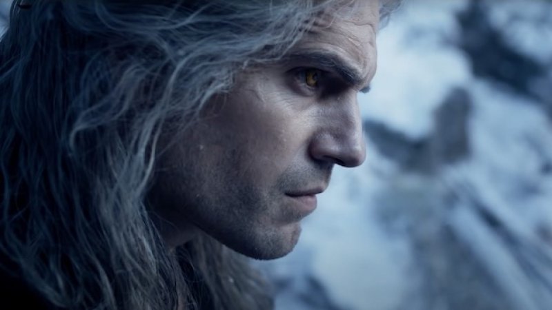 The Witcher, Geralt di Rivia ripreso di lato The Witcher, Geralt di Rivia ripreso di lato