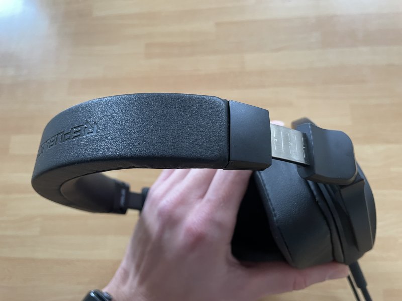 Archetto con meccanismo di regolazione a scatto delle ASUS ROG Delta S Animate Archetto con meccanismo di regolazione a scatto delle ASUS ROG Delta S Animate