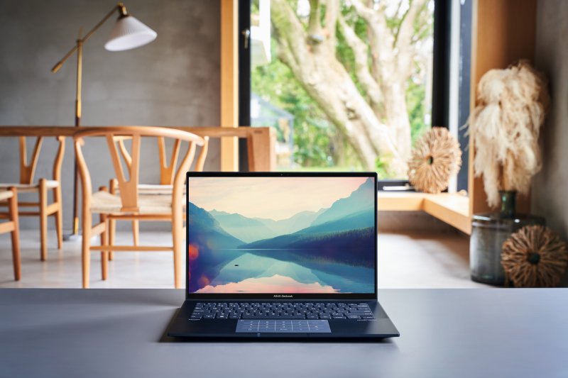 Schermo OLED e le nuove CPU Intel tra le opzioni dei nuovi ASUS ZenBook 14