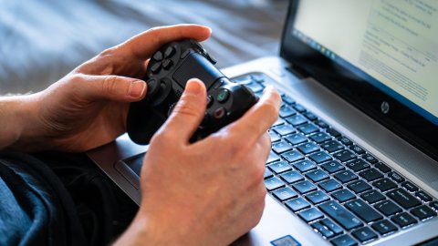 Playing with a laptop: the gaming revolution comes from laptops