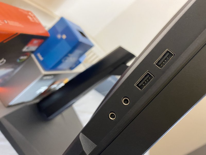 Un dettagli delle porte presenti lateralmente