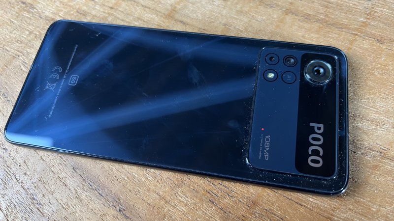 Poco X4 Pro 5G ha un ampio blocco fotocamera sul retro