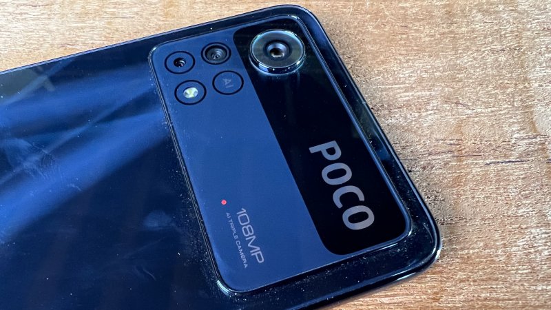 Un dettaglio del comparto fotografico di POCO X4 Pro 5G