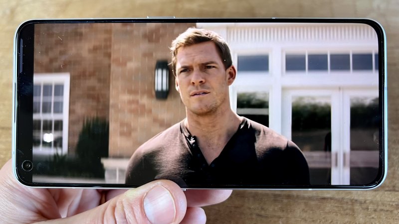 Realme GT 2 Pro si sposa perfettamente con lo streaming