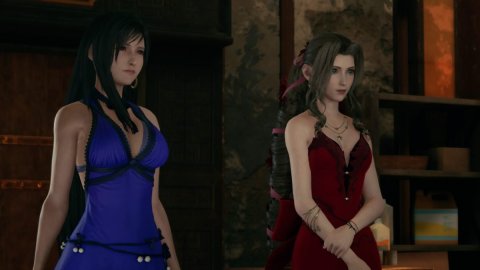 Final Fantasy 7: the double cosplay of Tifa and Aerith of Rei and Tin Chen in an evening dress