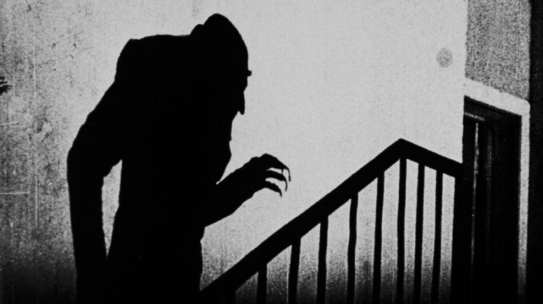 Videogiochi al cinema: il desiderio di raccontare storie già rodate non ha mai avuto limiti, neanche se si trattava di aggirare le leggi sul diritto d'autore, come nel caso del Nosferatu di Murnau