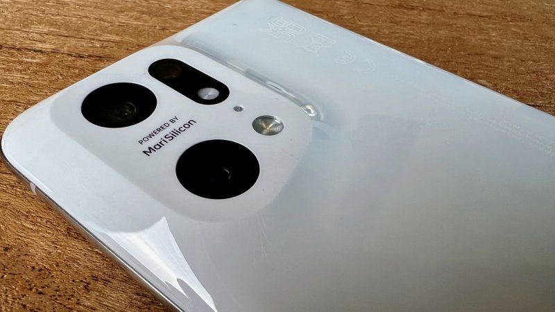 Un dettaglio del modulo fotocamere di OPPO Find X5 Pro Un dettaglio del modulo fotocamere di OPPO Find X5 Pro