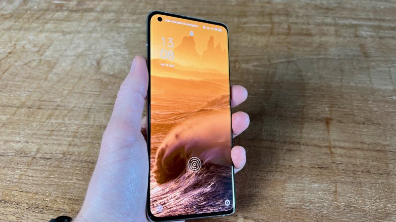 Il display di OPPO Find X5 Pro in tutto il suo splendore Il display di OPPO Find X5 Pro in tutto il suo splendore