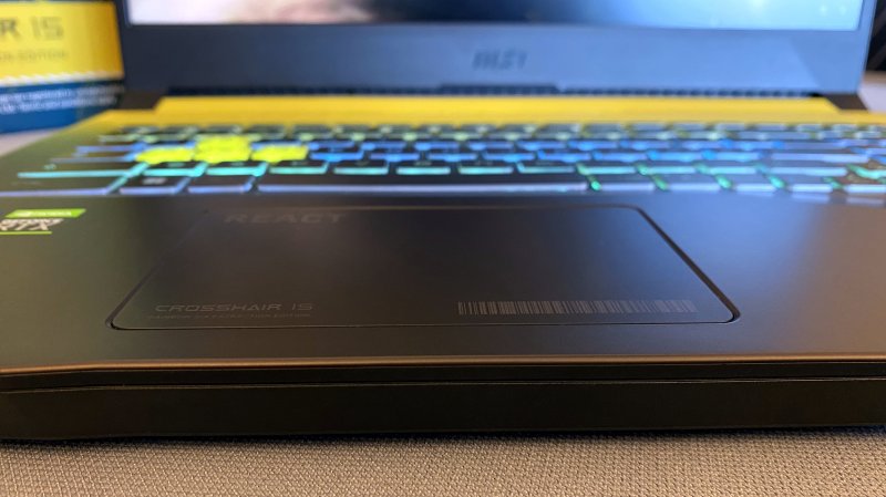 Un dettaglio del trackpad serigrafato