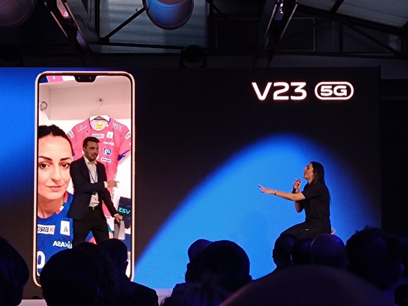 Caterina Bosetti è salita sul palco per sugellare la partnership tra VIVO e la Lega Pallavolo Serie A Femminile Caterina Bosetti è salita sul palco per sugellare la partnership tra VIVO e la Lega Pallavolo Serie A Femminile