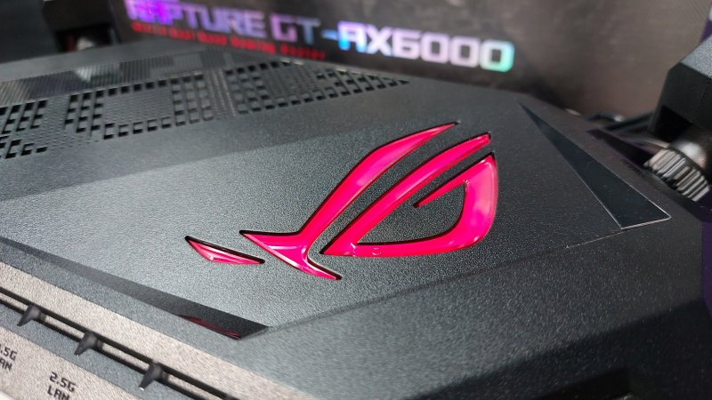 Il logo ASUS ROG è la parte che si illumina nel Rapture GT-AX6000