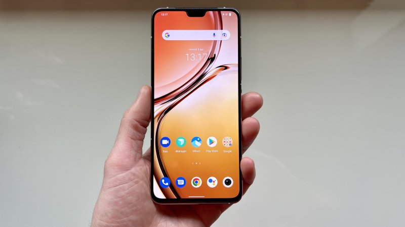 Vivo V23 5G è uno smartphone maneggevole e affidabile