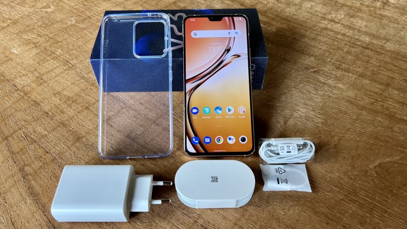 I contenuti della confezione di Vivo V23 5G