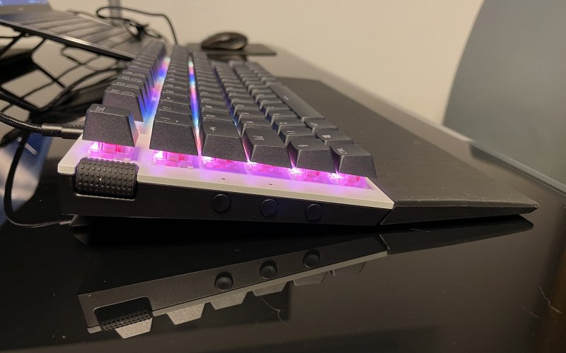 NZXT Function, il dettaglio dei pulsanti sul lato sinistro