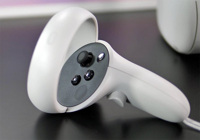 Il controller del visore di Meta