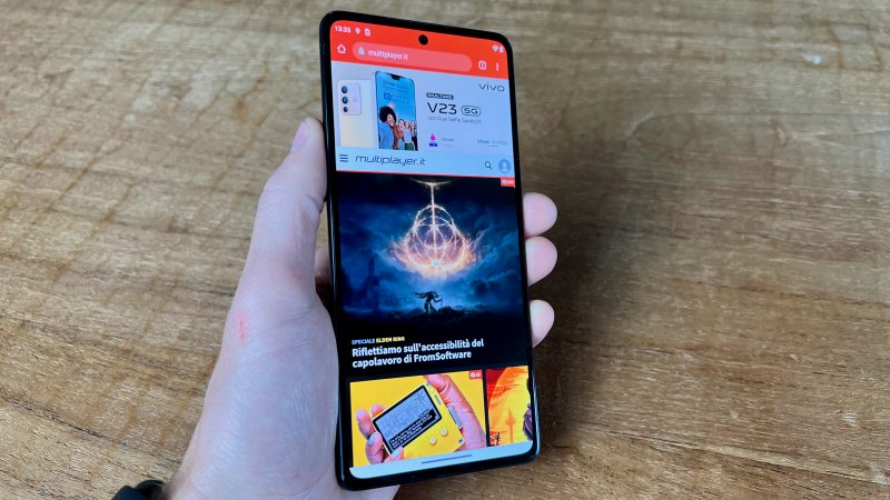 Motorola Edge 30 Pro non spicca per ergonomia