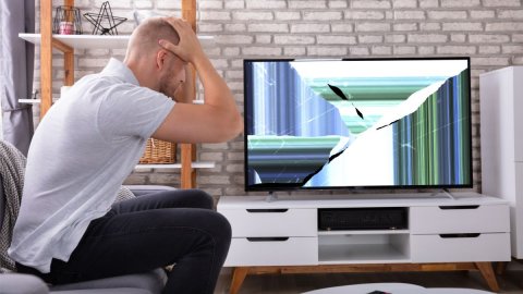 Nintendo Switch Sports: Streamer accidentally destroys their own live TV
