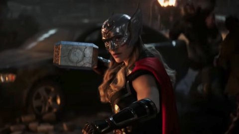 Thor: Love and Thunder, first official photo for Natalie Portman as Thor
