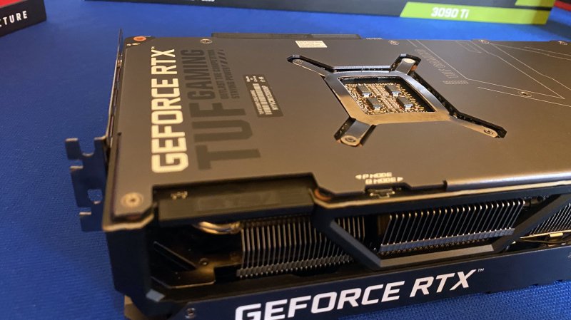 La modalità silenziosa della ASUS TUF Gaming GeForce RTX 3090 Ti OC Edition è decisamente efficace La modalità silenziosa della ASUS TUF Gaming GeForce RTX 3090 Ti OC Edition è decisamente efficace
