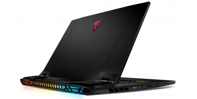 Tra le peculiarità dell'MSI Titan GT77 c'è un imponente sistema di raffreddamento con 4 ventole, 7 tubi e grate di grandi dimensioni