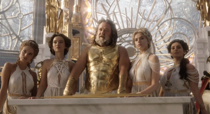 Thor: Love & Thunder, Russell Crowe nei panni di Zeus Thor: Love & Thunder, Russell Crowe nei panni di Zeus